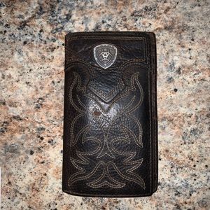 Men’s Ariat pocketbook wallet.